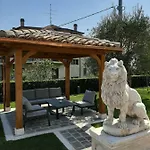 La Tana Dei Leoni Nocleg ze śniadaniem 4*