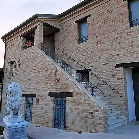 La Tana Dei Leoni Bed & Breakfast 4*