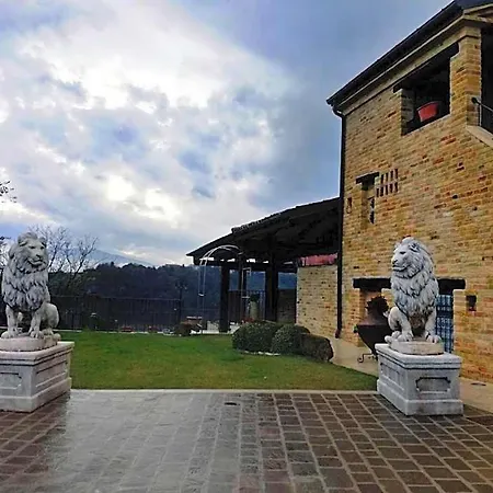 La Tana Dei Leoni Bed & Breakfast 4*