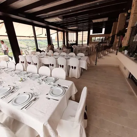 La Tana Dei Leoni לינה וארוחת בוקר 4*