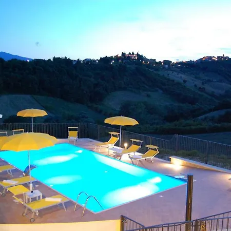 La Tana Dei Leoni לינה וארוחת בוקר 4*